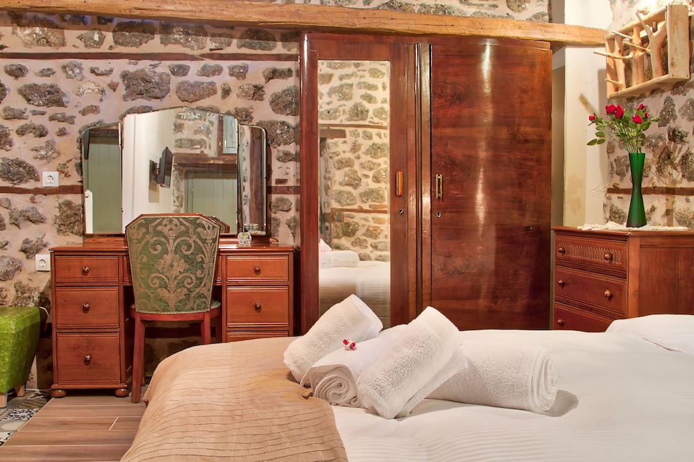 R2 Traditional Double Room, Garden Area