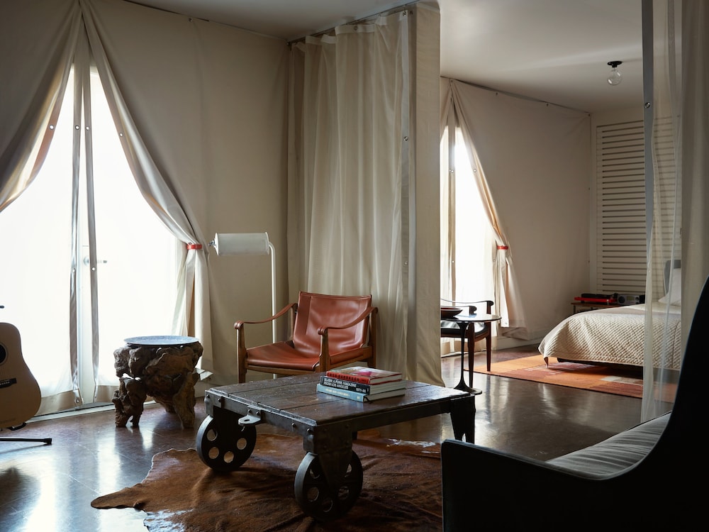 Superior Suite, 1 King Bed (Side by Side Suite 1 King) photo 2