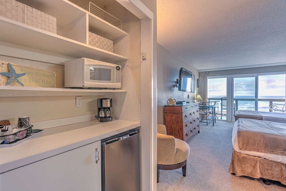 Room, 2 Queen Beds, Ocean View photo 3