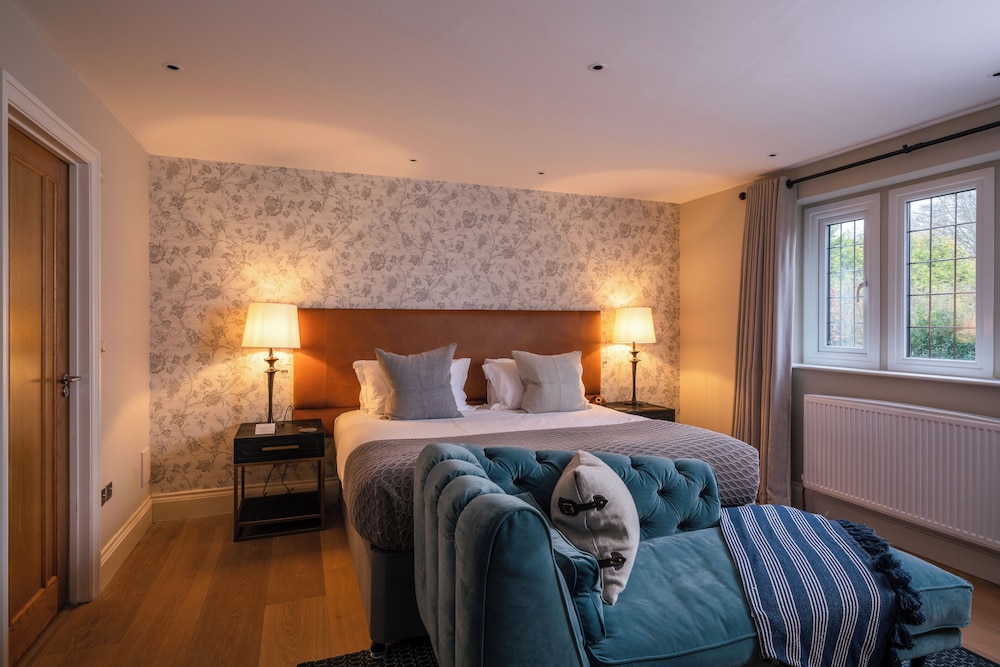 Grand 4 Bed Cottage, 3 double bedrooms and 1 twin bedroom