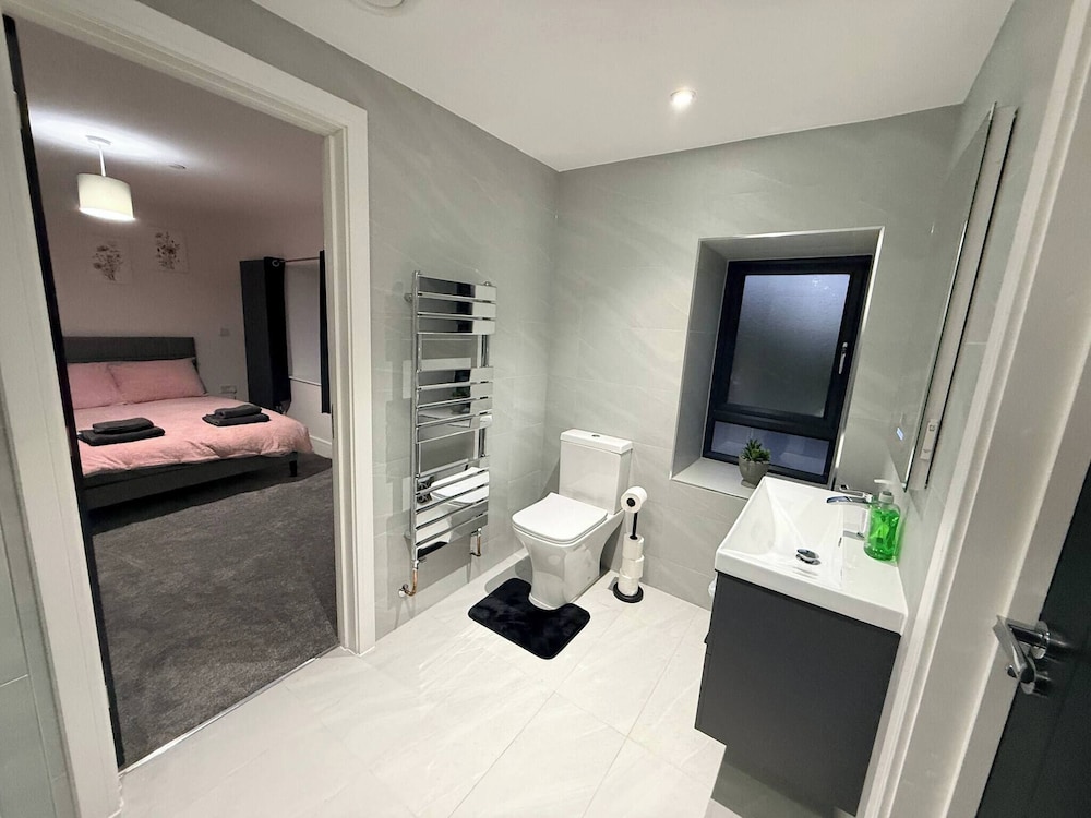 Luxury Home 5 Bedroom 3 Bathroom Games Room Parking, Foto 3