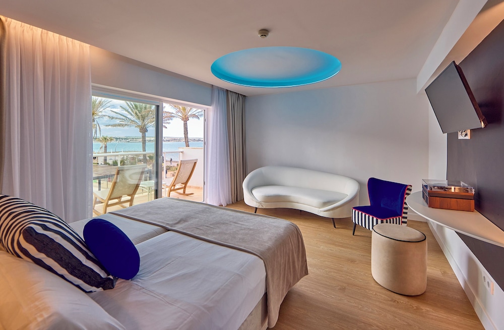 Junior Suite, Balcony, Partial Sea View (Lateral) thumbnail 6