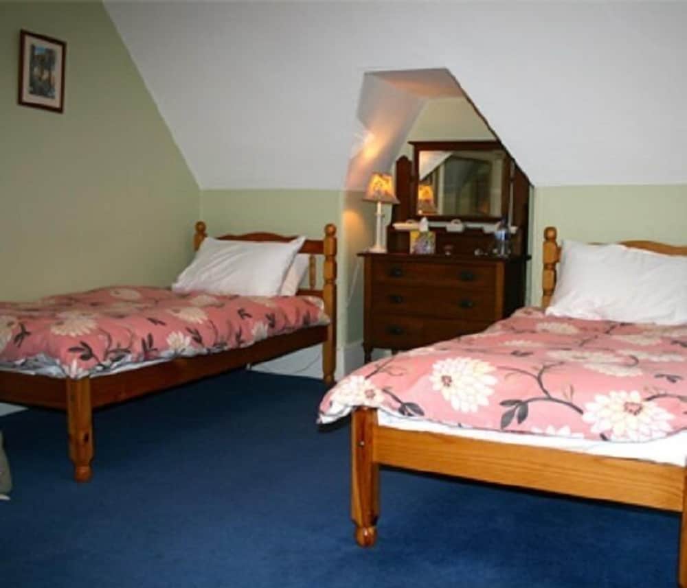 Twin Room, Private Bathroom, Garden View photo 1