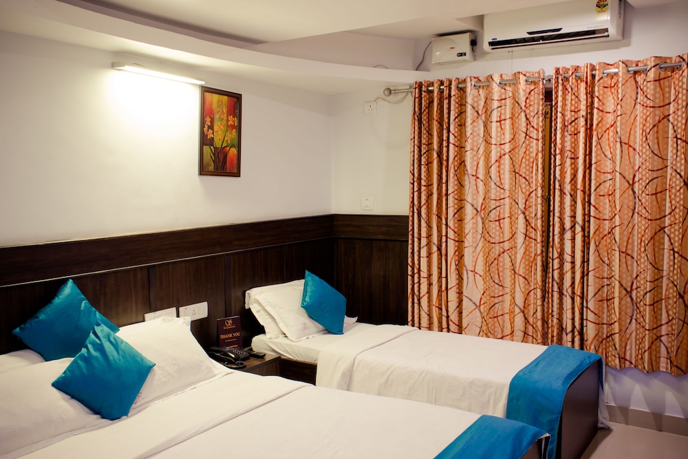 Deluxe Triple Room, Multiple Beds photo 2