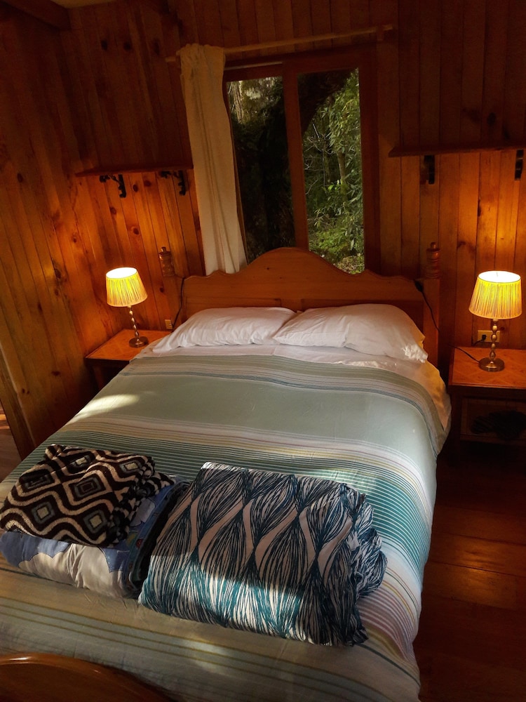 Classic Tree House, 1 Queen Bed, Mountain View photo 2