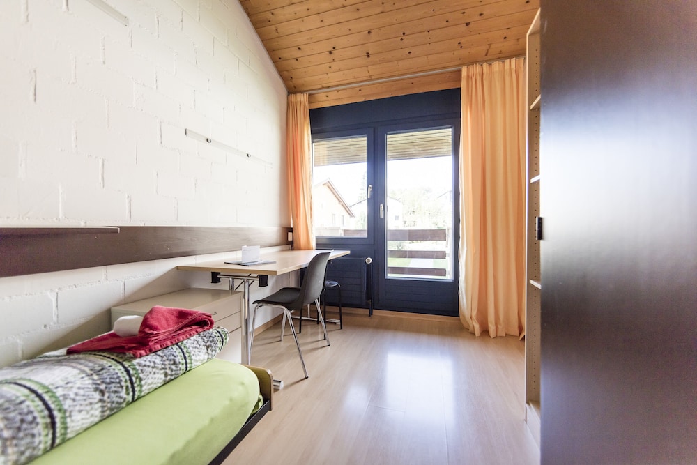 Single Room, 1 Twin Bed, Shared Bathroom photo 3
