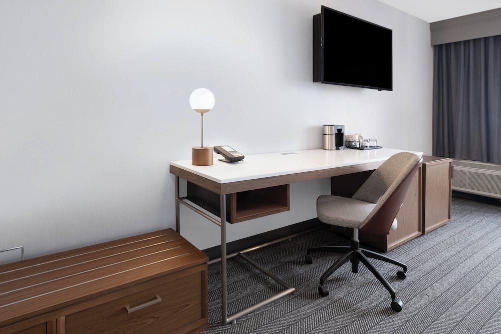 Suite, 1 Bedroom, Balcony