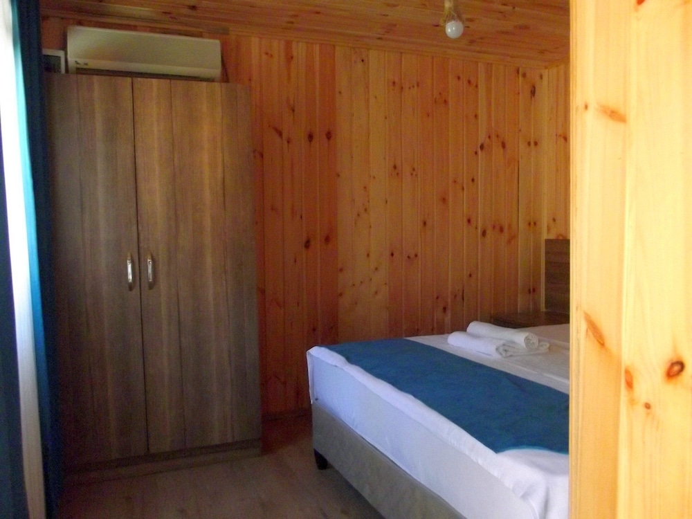 Deluxe Bungalow photo 3