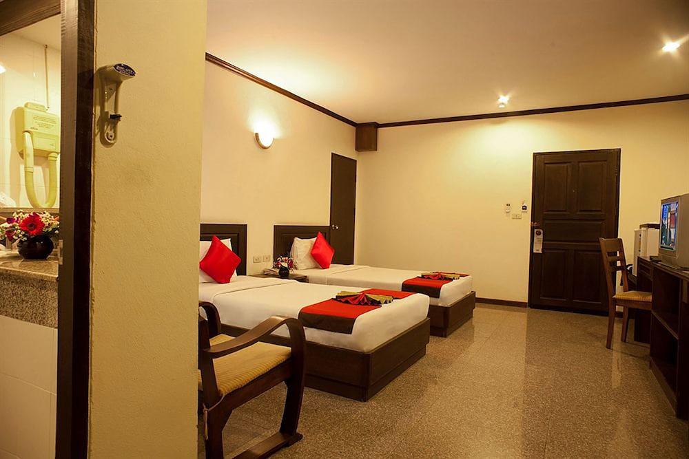 Deluxe Room - Photo 5