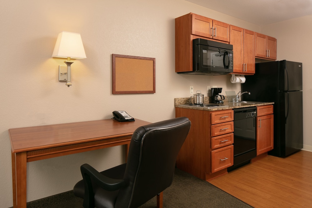 Suite, 1 Bedroom, Kitchen (Living and Dining Area) - Photo 8