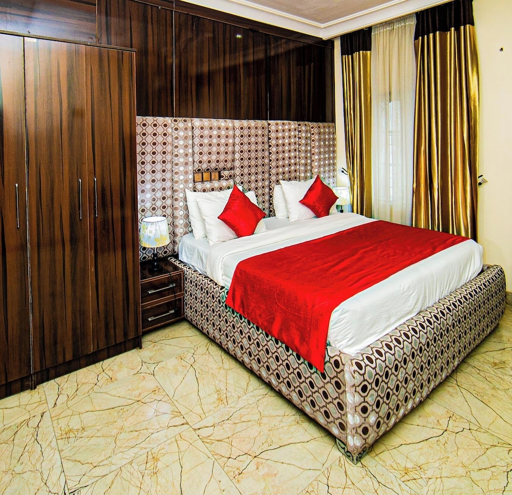 Standard Studio Suite, 1 King Bed photo 3