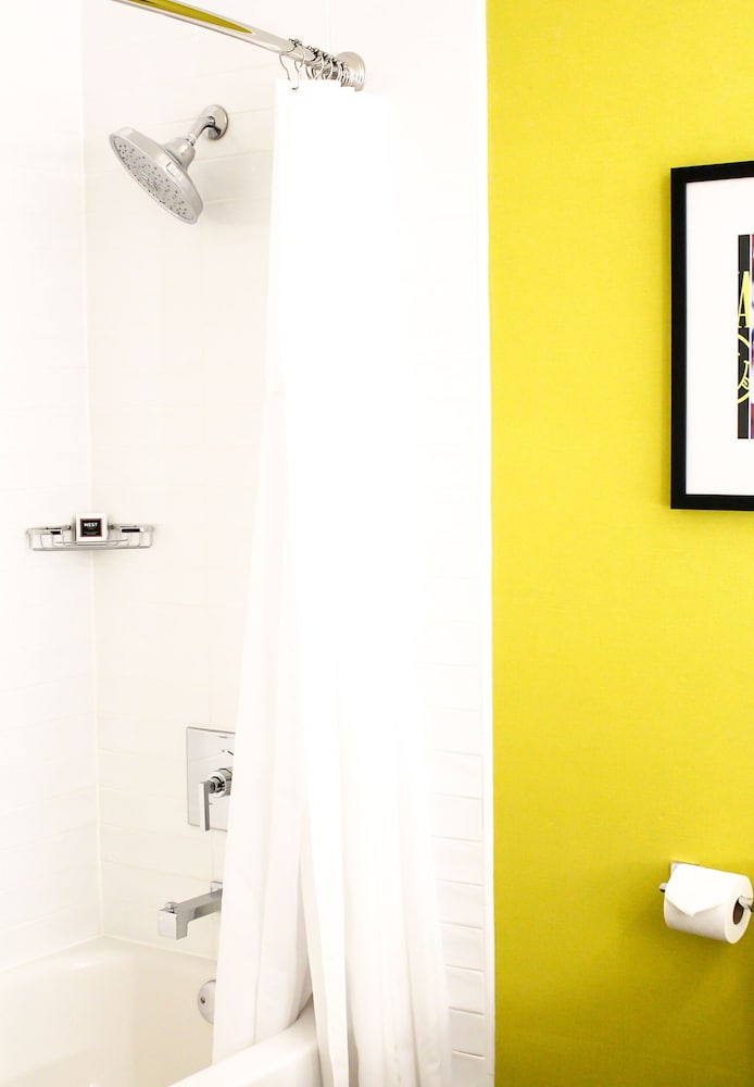 Room, 2 Queen Beds, Accessible, Bathtub (Mobility & Hearing) - Photo 9