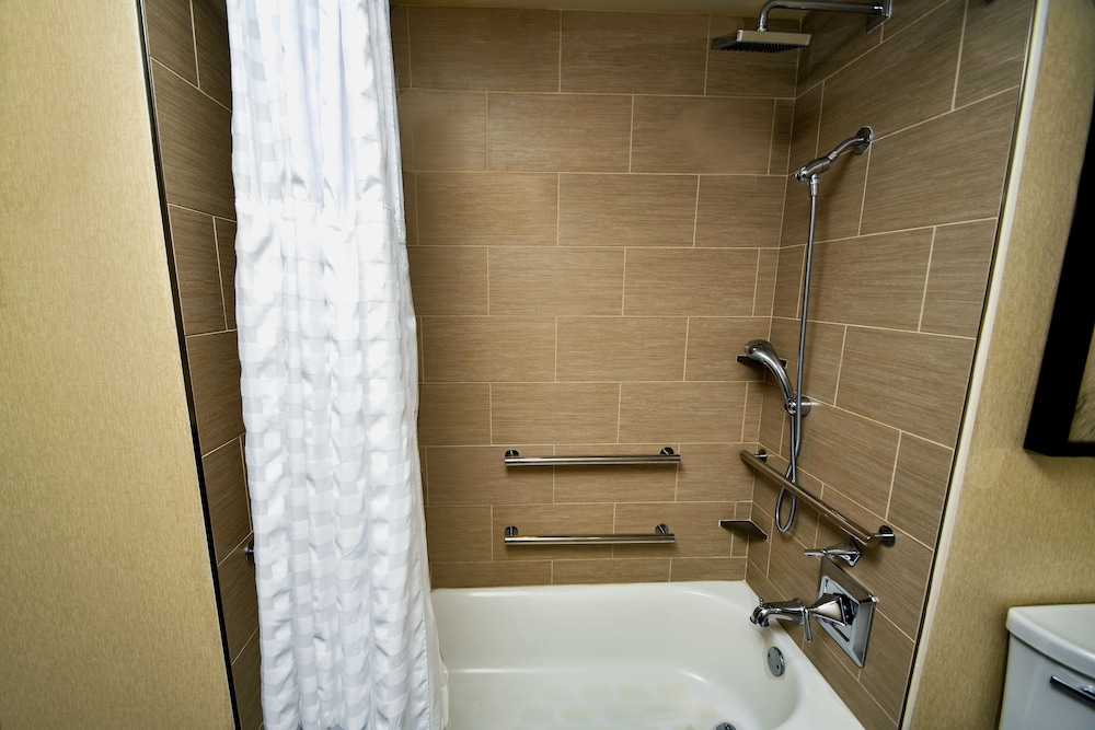 Premium Room, 2 Queen Beds, Accessible, Bathtub (Mobility) - Photo 4