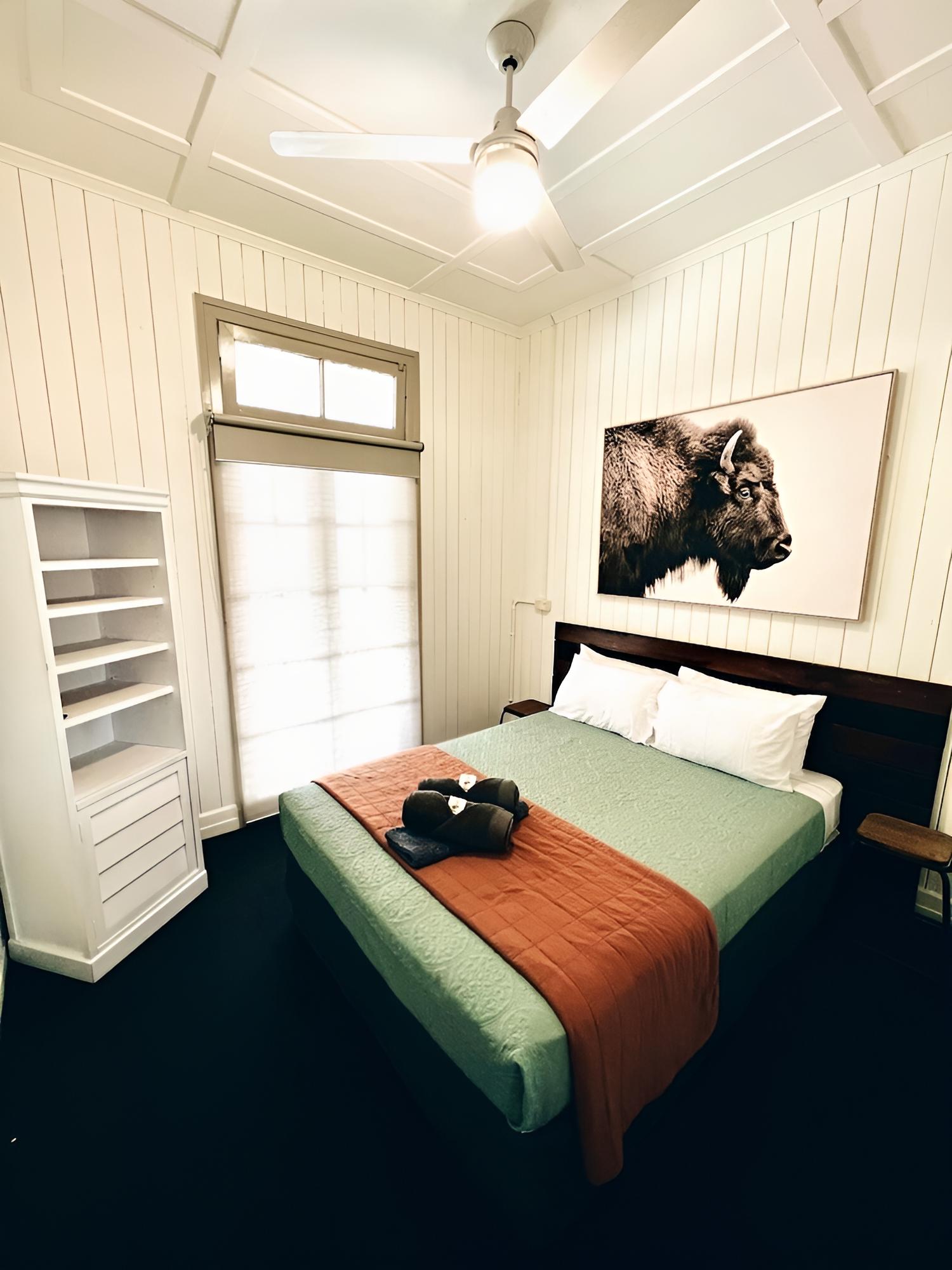 Standard Room, 1 Queen Bed, Non Smoking, Shared Bathroom photo 1