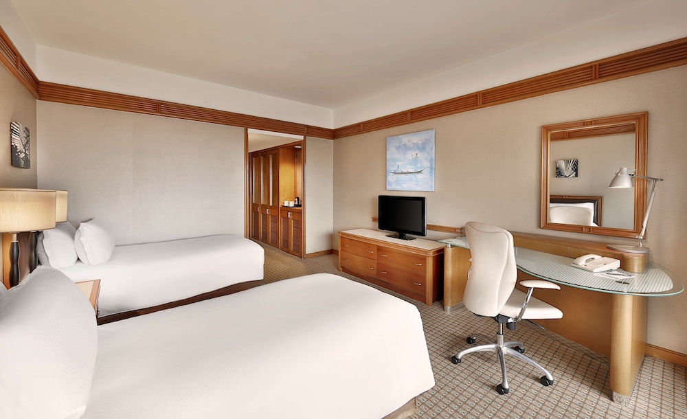 EXECUTIVE FAMILY ROOM - Photo 10
