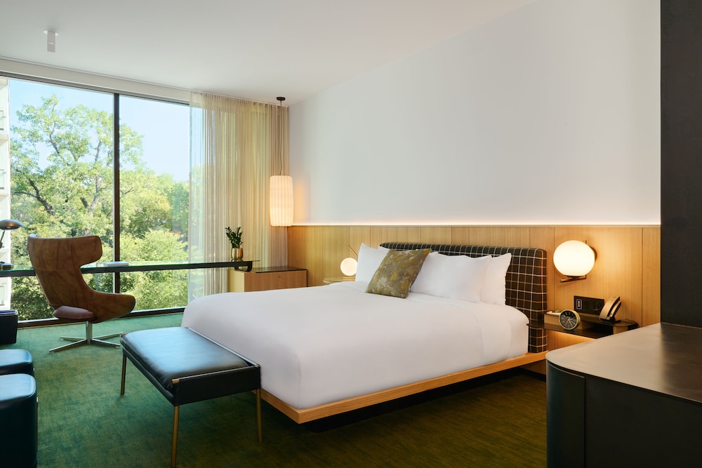 Greenhouse King Suite - Photo 1