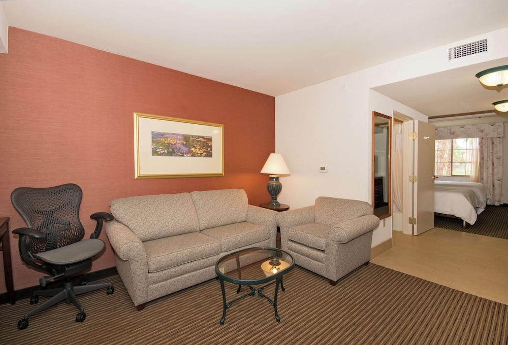 King Bed Bedroom Suite - Photo 1