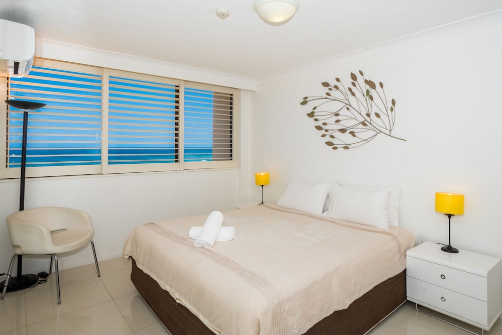 Apartment, 2 Bedrooms, Beachfront - Photo 13