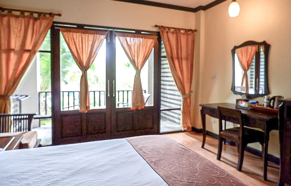Deluxe Room with Garden View - Photo 7