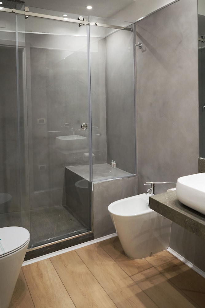 Superior Suite - Photo 7