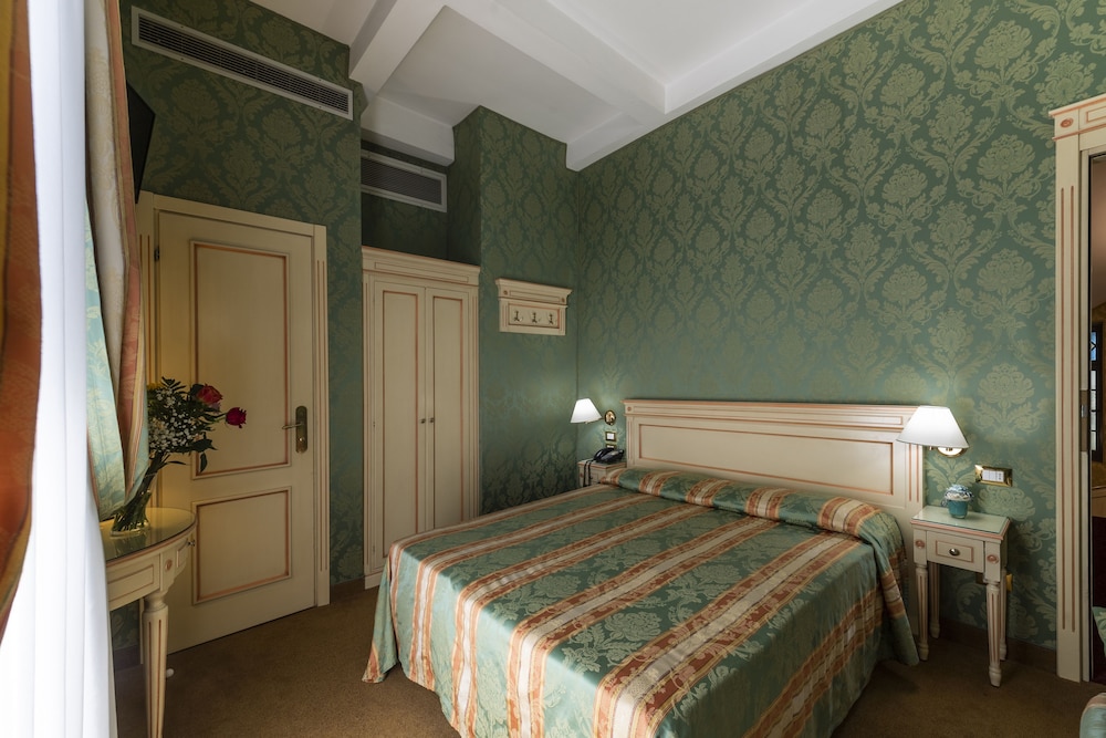 Superior Room - Photo 9