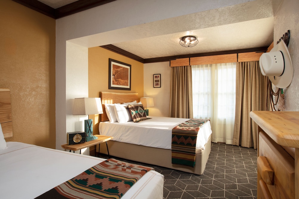 Deluxe Double Room, 2 Queen Beds - Photo 5