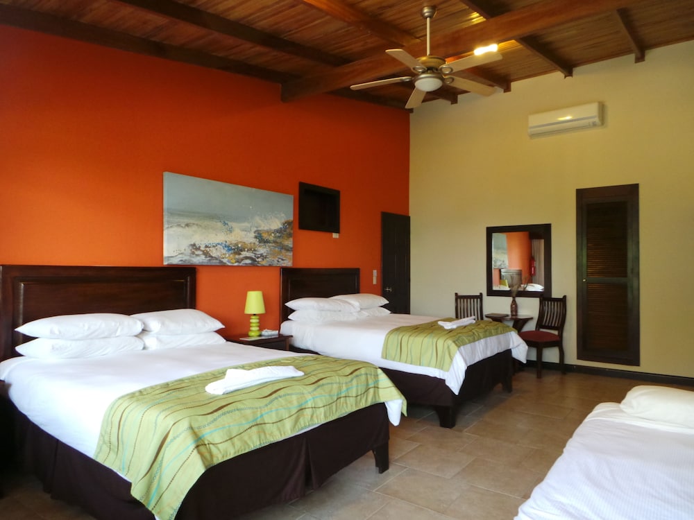 Front Side Room ((Face Main Road))
