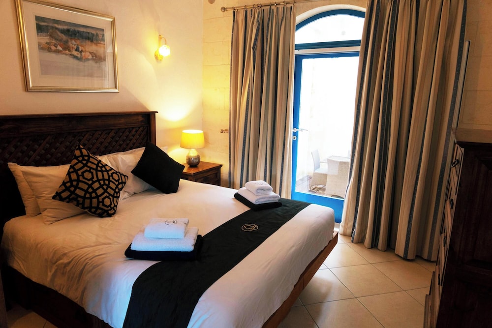 Family House, Multiple Bedrooms (Dionisia Gozitan Villa and Pool Gozo)