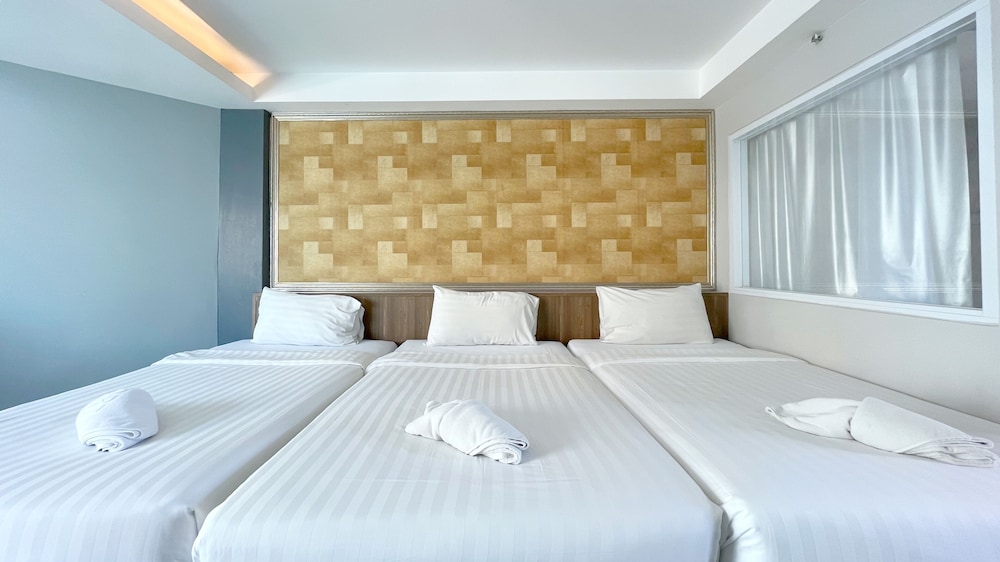 Deluxe Triple Room, Pool View - Photo 8