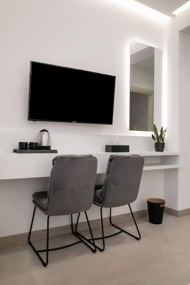 City Room photo 2