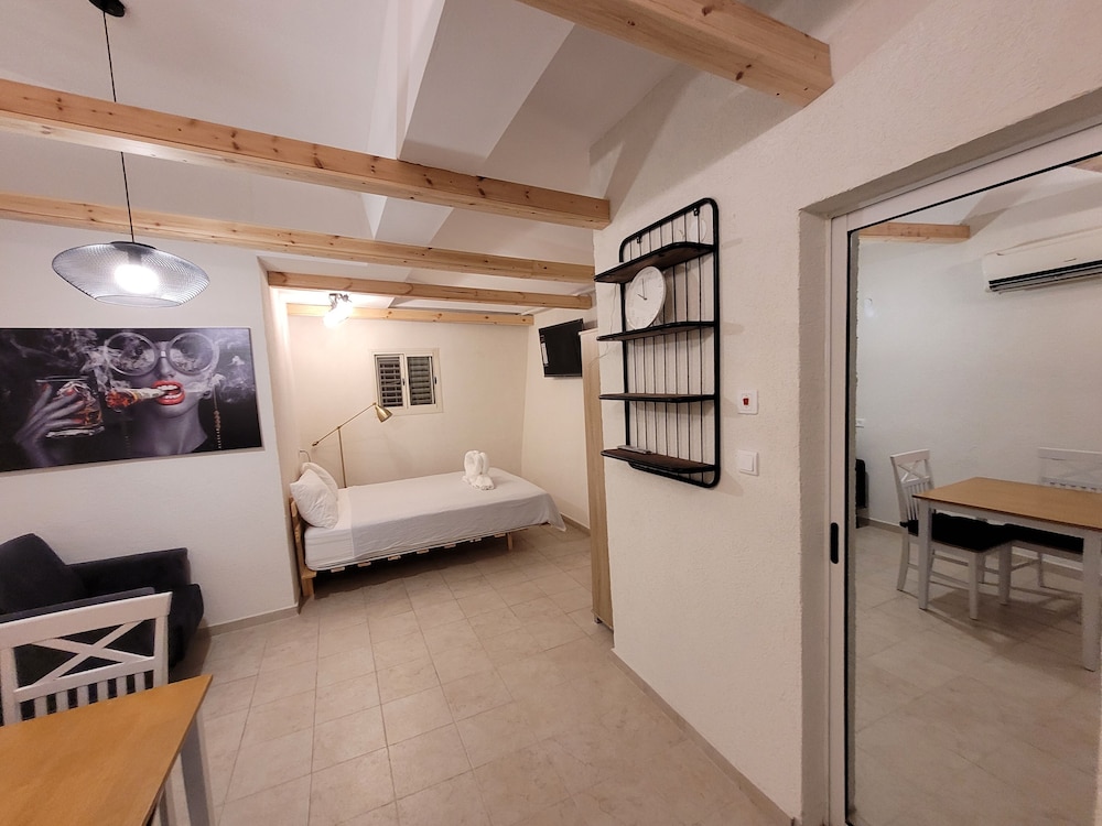 Romantic Room, 1 Queen Bed, Ground Floor photo 2