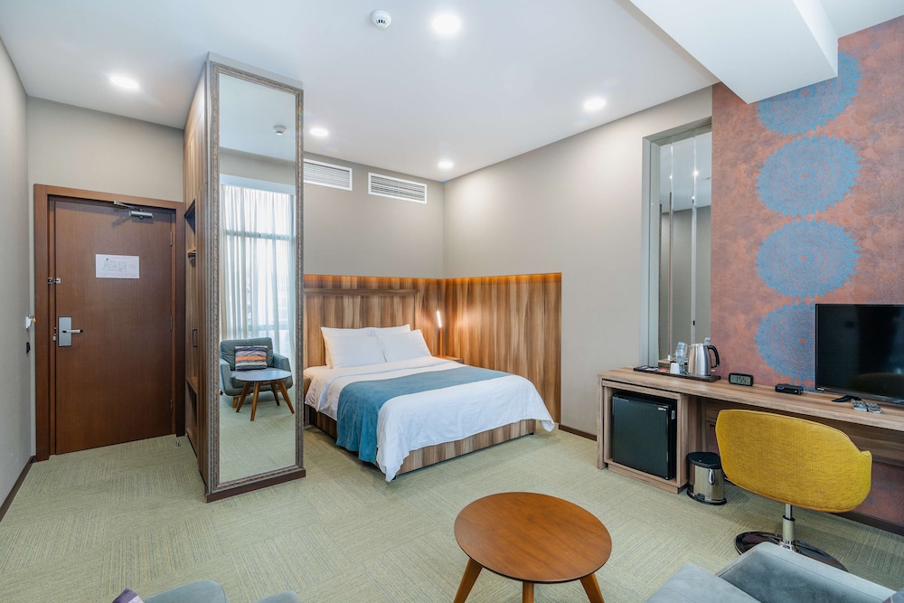 Superior Room, 1 Queen Bed, Non Smoking (with Sofabed)