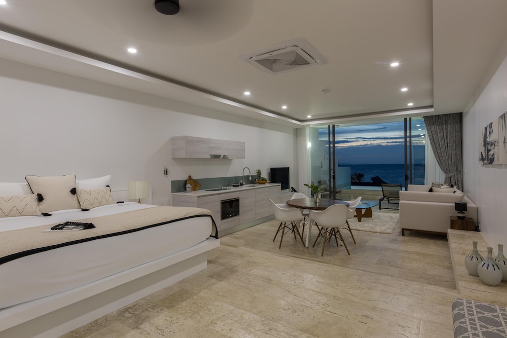 1 Bedroom Sea View Pool Suite - Photo 1