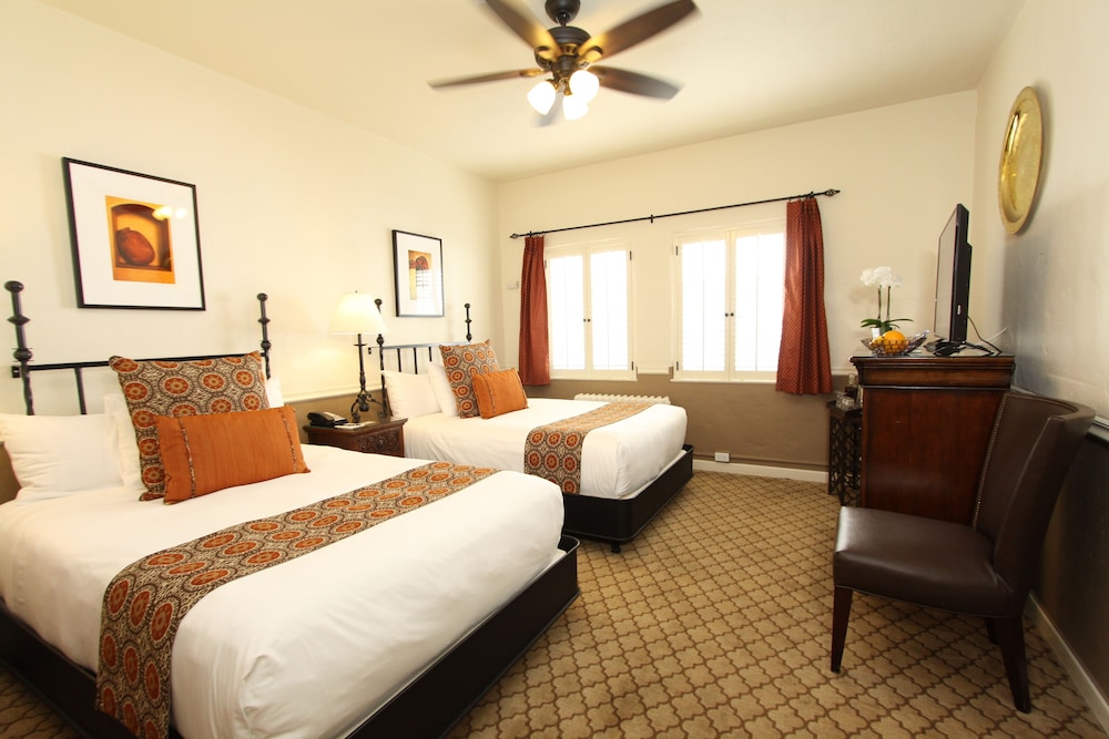 Standard Room, 2 Double Beds photo 2