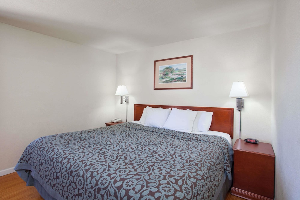 Upgraded, Suite, 1 King Bed with Sofa bed, Non Smoking - Photo 2