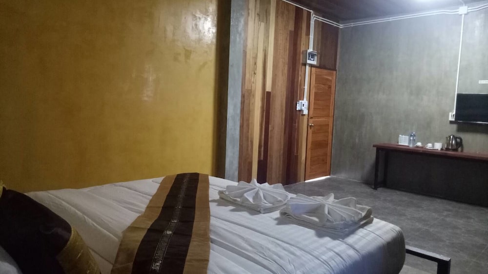 Deluxe Double Room with Sofa Bed - Photo 1