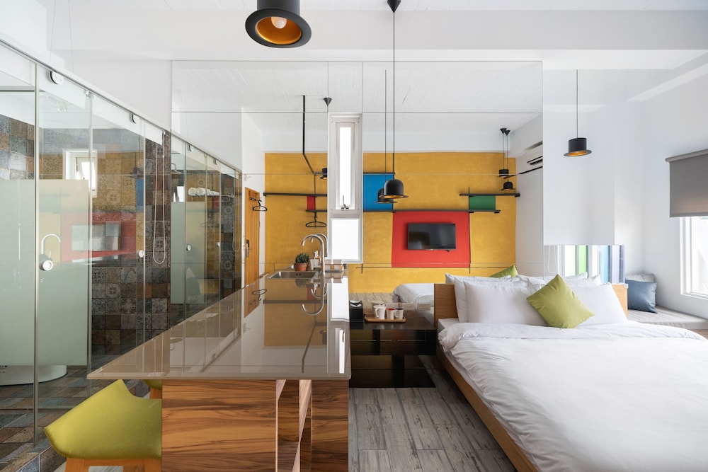 Classic Double Room, 1 Queen Bed (303)