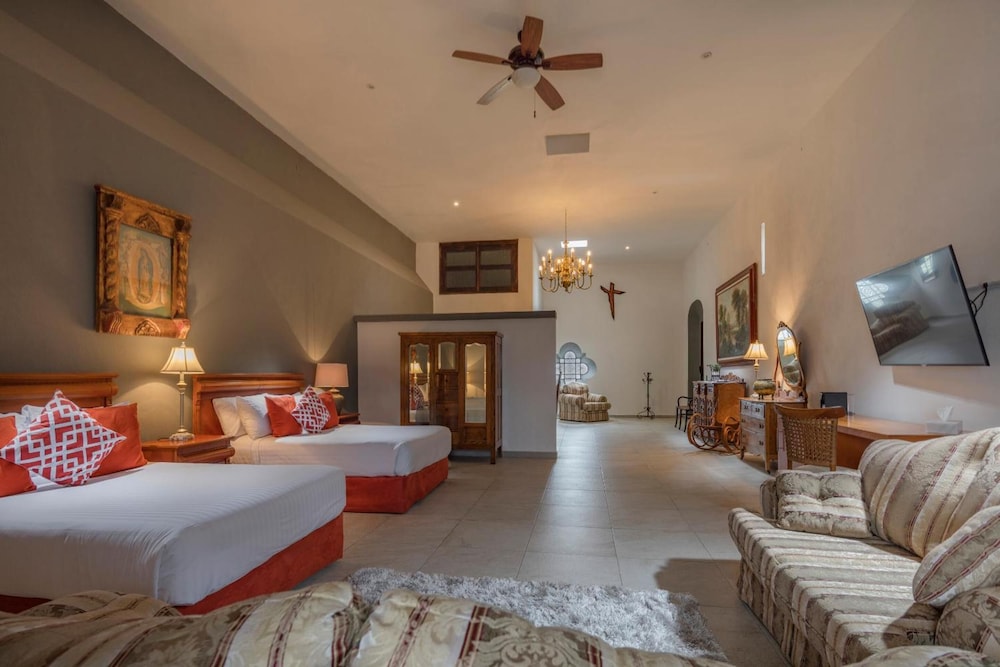Double Room, 2 Queen Beds photo 3