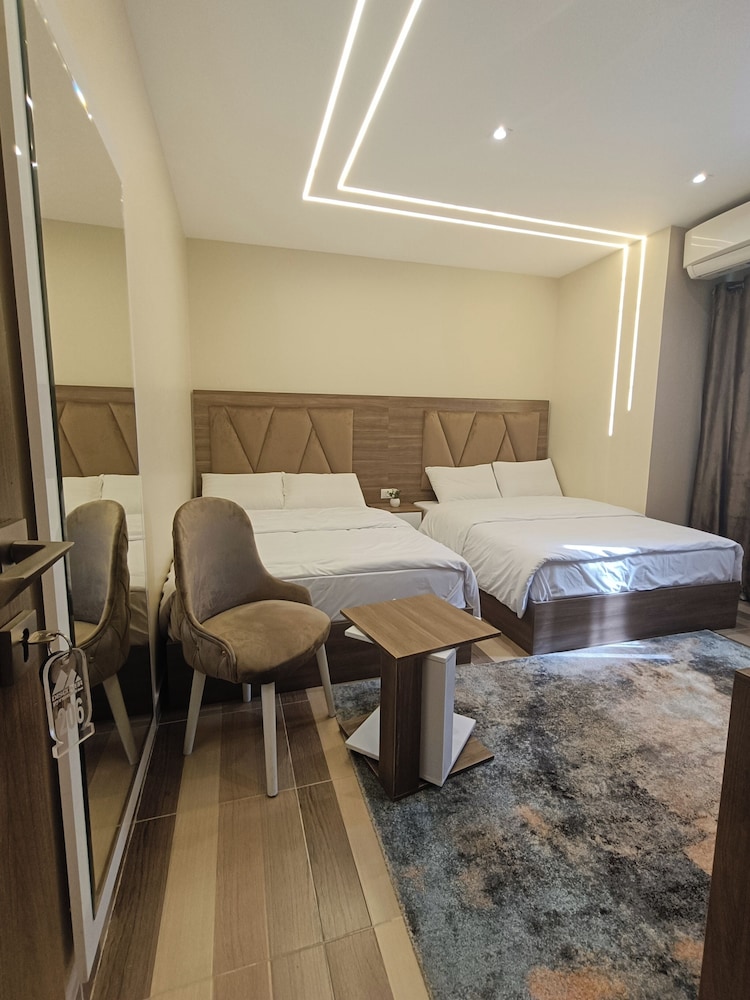 Deluxe Queen Room photo 2