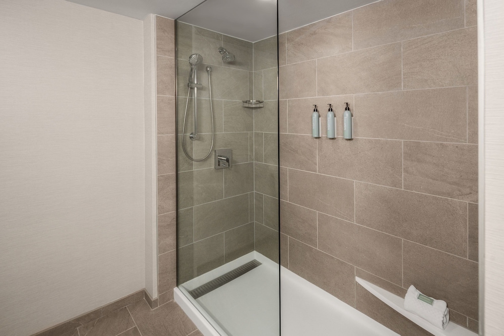 Room, 2 Queen Beds (Hearing Accessible) - Photo 6