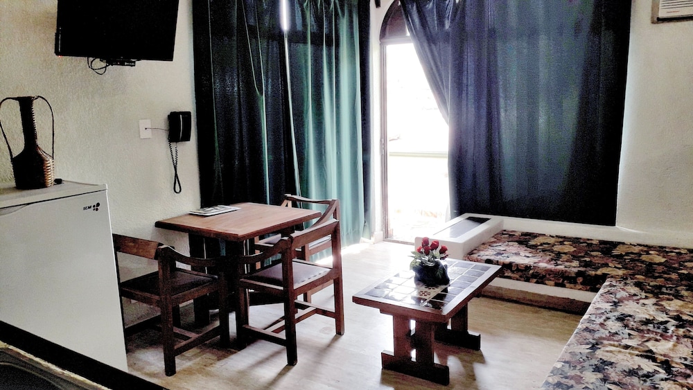 Suite C photo 2