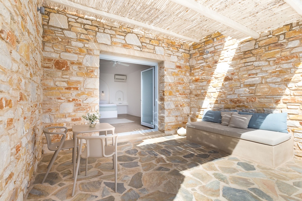 Imperial Suite with Sea View & Private Pool photo 3