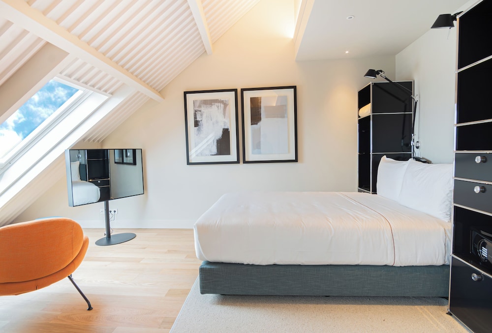 Mansard Suite - Photo 3