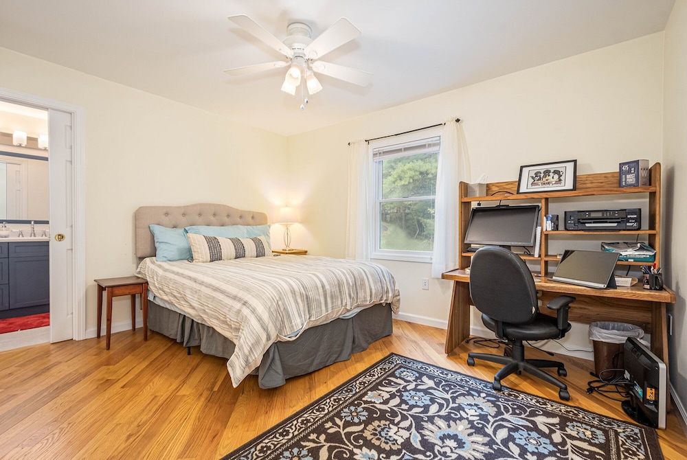 House, Multiple Beds, Fireplace, Garden View photo 1