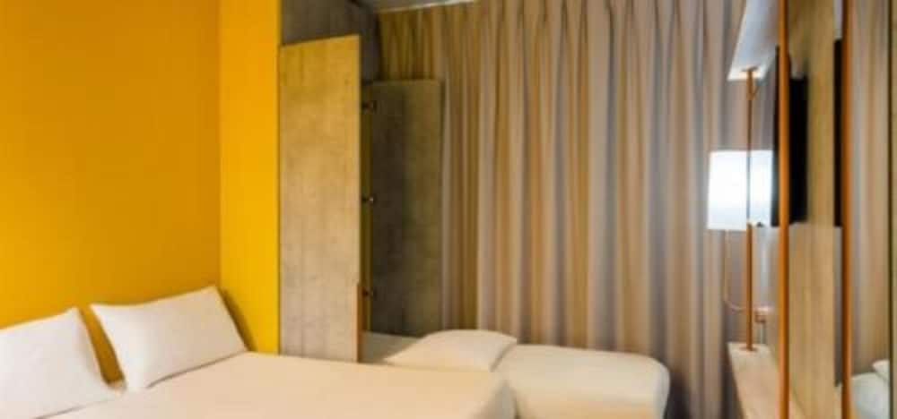 Triple Room, Multiple Beds - Photo 3