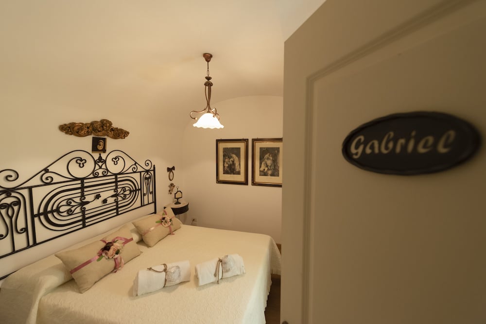 Classic Double Room, 1 Bedroom, Balcony (Gabriel)