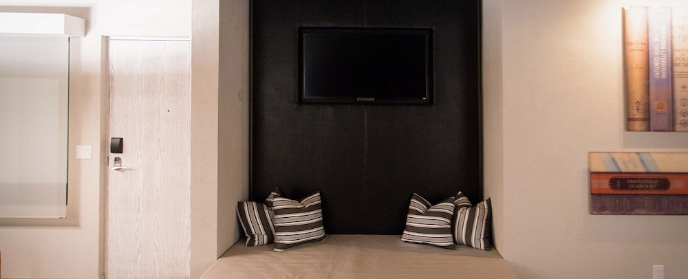 Standard Suite, 1 Bedroom photo 3