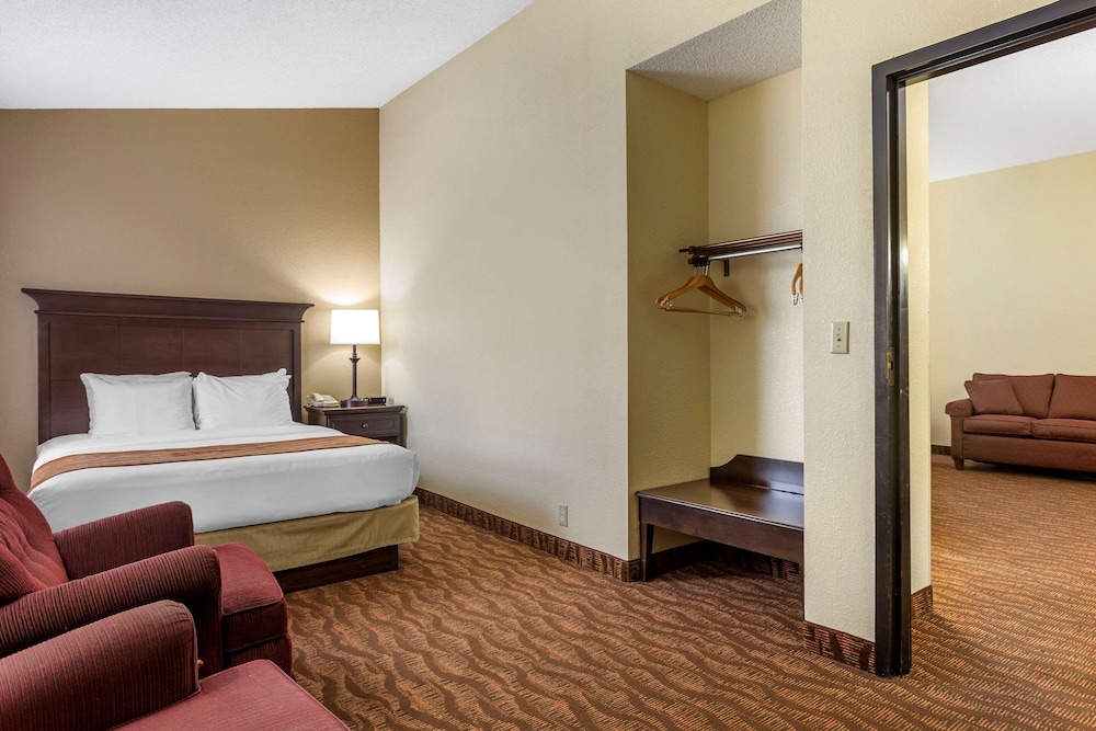 Suite, Multiple Beds, Non Smoking - Photo 4