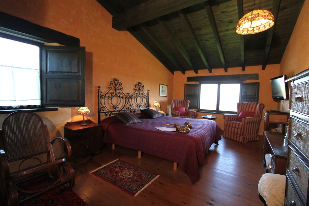 Suite, 1 King Bed, Sea View photo 2