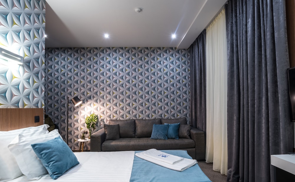 Suite, Balcony